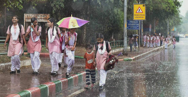 Weather Update Today 2023:  दिल्ली-NCR में आज तेज बारिश हो रही है। ग्रेटर नोएडा में डीएम ने स्‍कूल बंद रखने का ऑर्डर दिया है