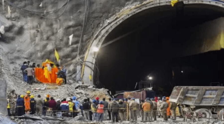 Today News Uttarakhand Tunnel  :   बस कुछ देर और 41 मजदूर सुरंग से बाहर  पीएम मोदी ने टनल के अंदर फंसे मजदूरों का हाल