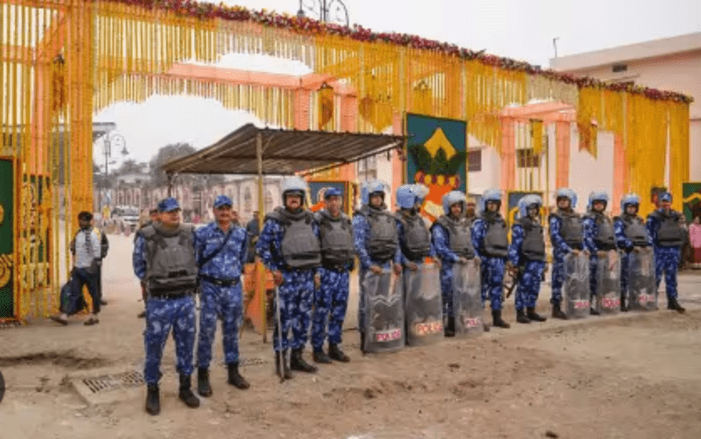 Today Update Ayodhya Ram Mandir : अयोध्या राम मंदिर में  रामलला की प्राण प्रीतिष्ठा के लिए अब 4 दिन बाकी   अयोध्या पुलिस, PAC, ATS, NSG, और SPG दल  की सुरक्षा में लगे हुए हैं।