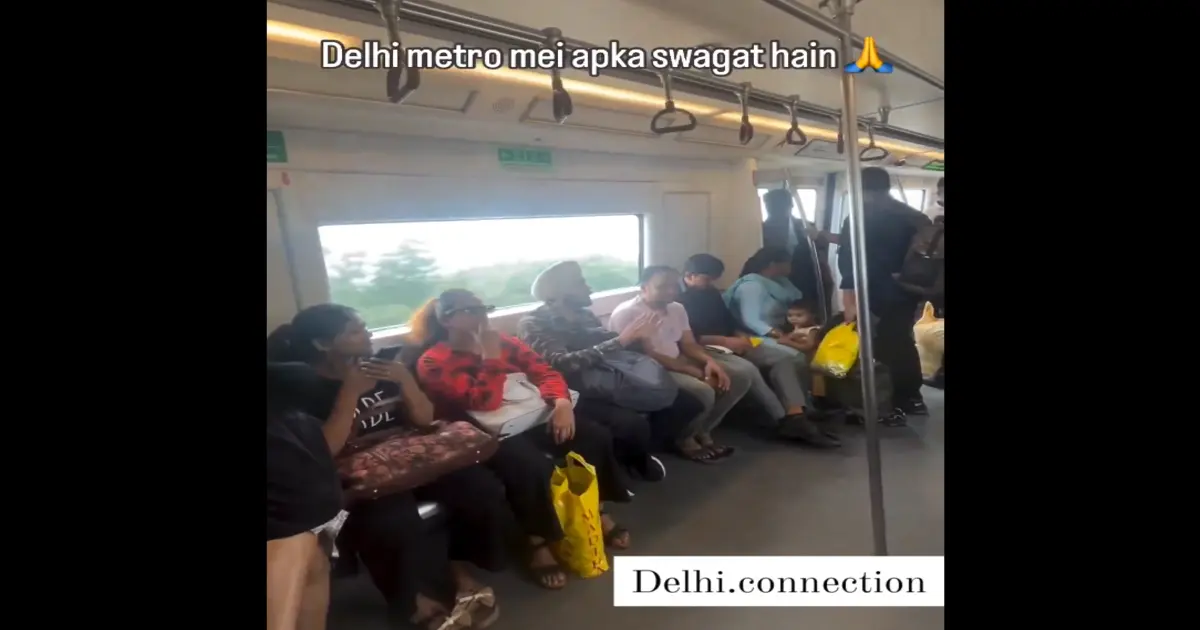 सीट को लेकर Delhi Metro में जोरदार बहस जानिए पूरा मामला